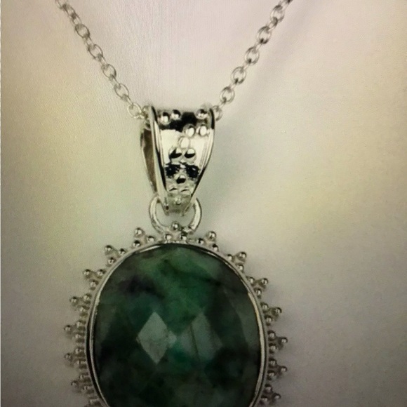 Beautiful women’s white gold 30.15 CTW Emerald 18 inch Designer Necklace - Picture 1 of 4
